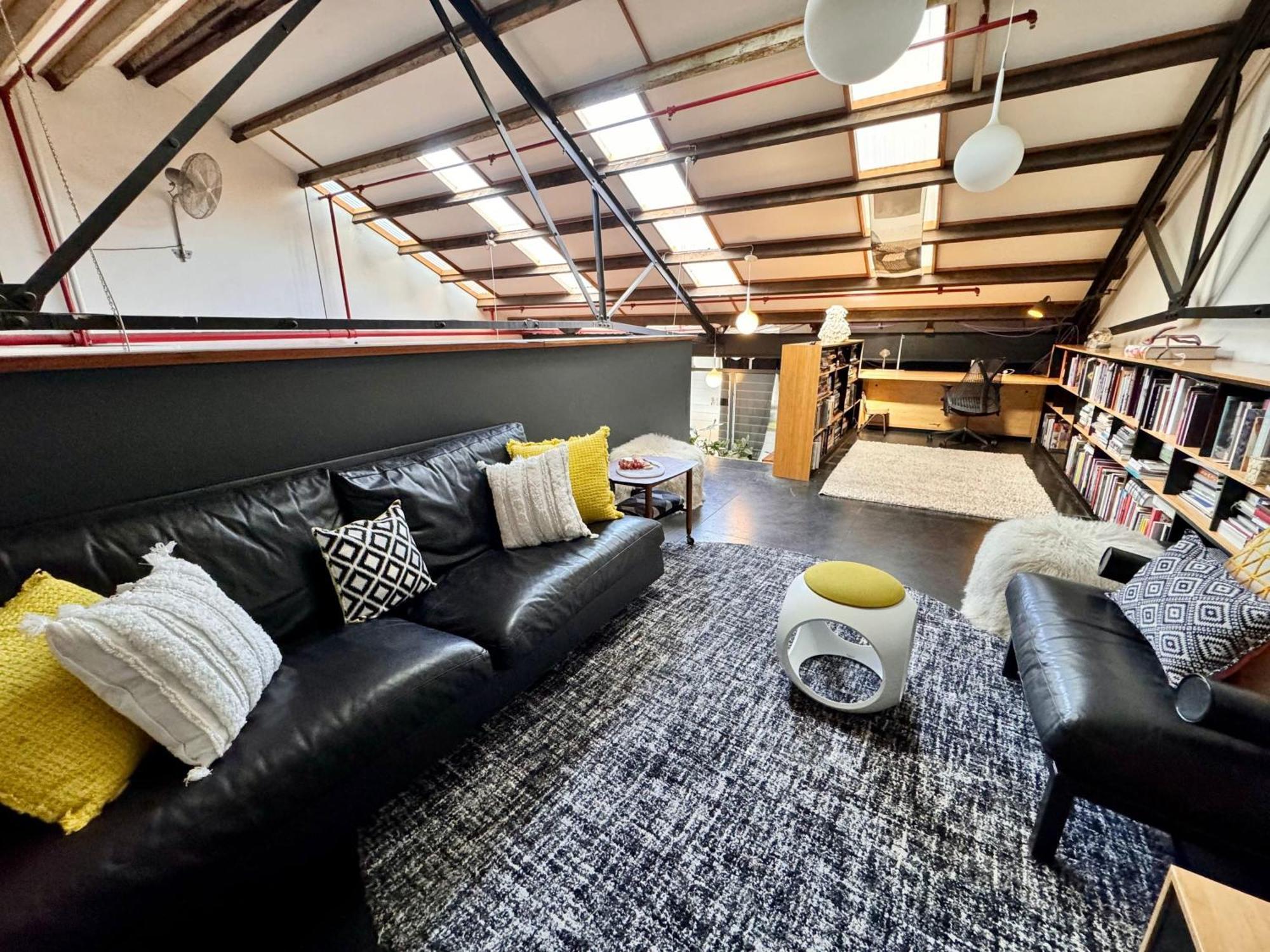 Spacious Warehouse Conversion 2 Bdrms & Parking Apartment เมลเบิร์น ภายนอก รูปภาพ