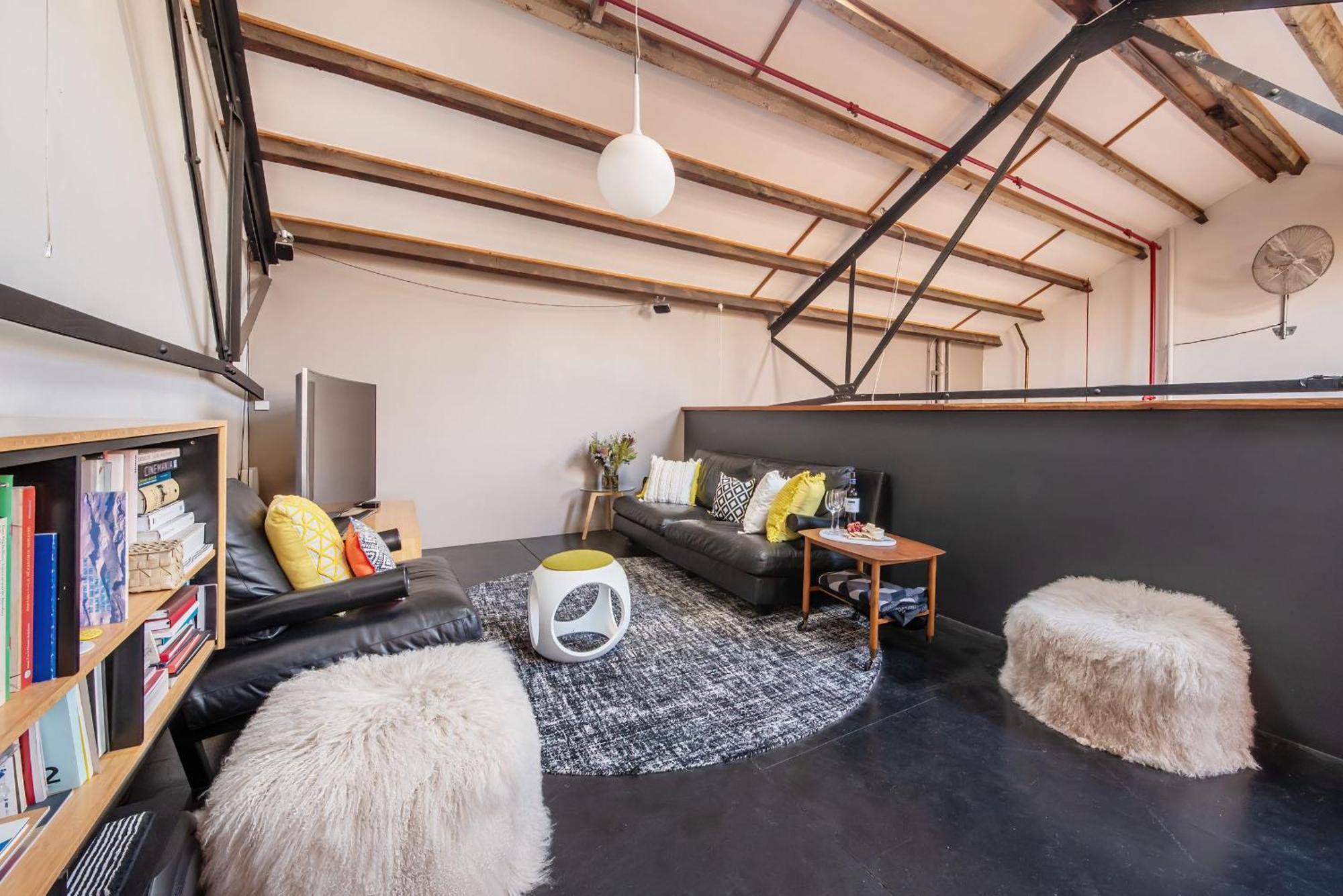 Spacious Warehouse Conversion 2 Bdrms & Parking Apartment เมลเบิร์น ภายนอก รูปภาพ